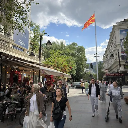 Square View On Macedonia St Апартаменты *